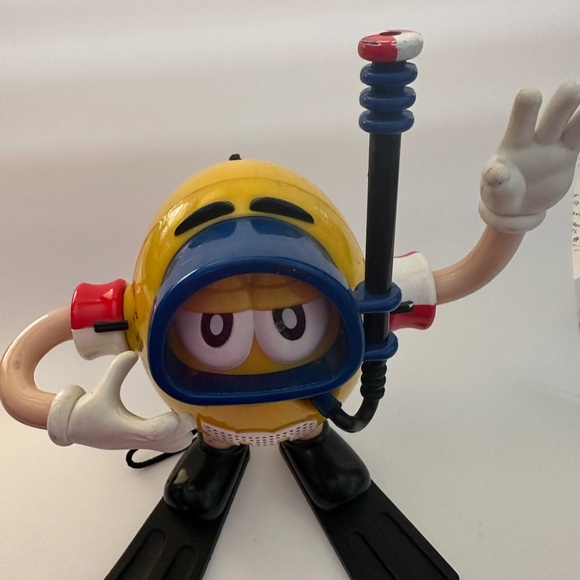 Diving M&M Character Toy - Yellow and Black - Picture 6 of 6
